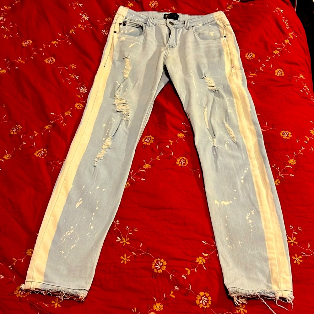 🔥BLUE DENIM WITH WHITE SPLATTER BRAZILIAN  DISTRESSED JEANS SIZE 28